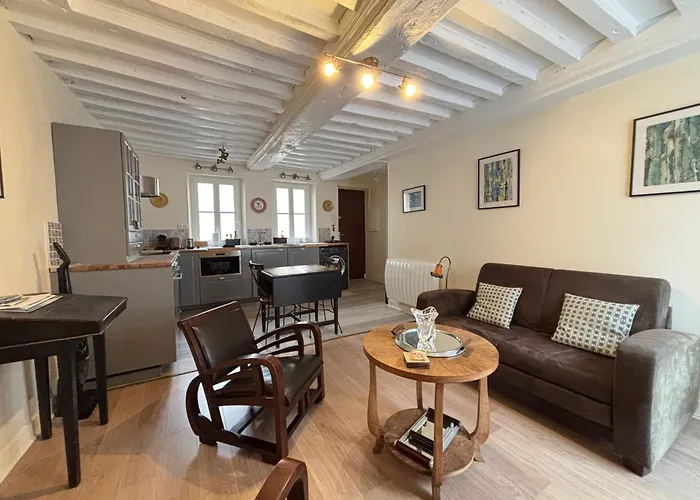 Les Remparts Spacieux 1 Er Etage Renove Joliment Decore Bien Equipe Plein Centre Proche Plages Du Debarquement Parking Gratuit A Proximite * Μπαγιέ