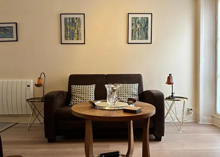 Les Remparts Spacieux 1 Er Etage Renove Joliment Decore Bien Equipe Plein Centre Proche Plages Du Debarquement Parking Gratuit A Proximite