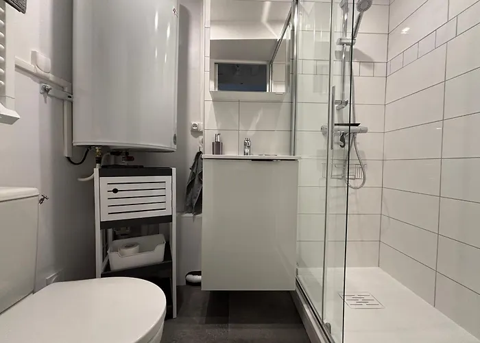 Les Remparts Spacieux 1 Er Etage Renove Joliment Decore Bien Equipe Plein Centre Proche Plages Du Debarquement Parking Gratuit A Proximite