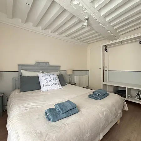 Les Remparts Spacieux 1 Er Etage Renove Joliment Decore Bien Equipe Plein Centre Proche Plages Du Debarquement Parking Gratuit A Proximite Appartement