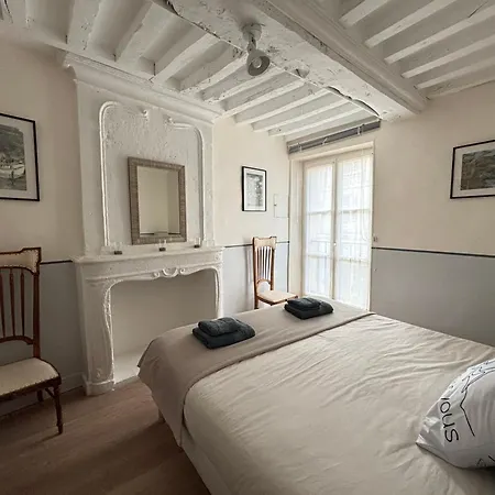 Les Remparts Spacieux 1 Er Etage Renove Joliment Decore Bien Equipe Plein Centre Proche Plages Du Debarquement Parking Gratuit A Proximite Apartment Bayeux