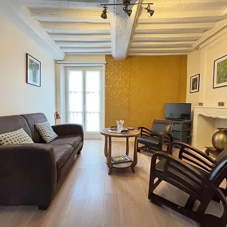 Les Remparts Apt Spacieux 1 Er Etage Plein De Charme, Bien Equipe Plein Centre Bayeux Proche Plages Du Debarquement Parking Gratuit A Proximite *