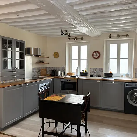 Les Remparts Apt Spacieux 1 Er Etage Plein De Charme, Bien Equipe Plein Centre Bayeux Proche Plages Du Debarquement Parking Gratuit A Proximite 贝叶